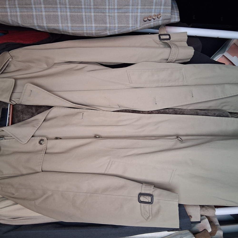Bill Blass Tan Jacket with Plush Lining